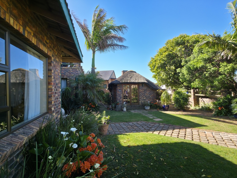 4 Bedroom Property for Sale in Wavecrest Eastern Cape